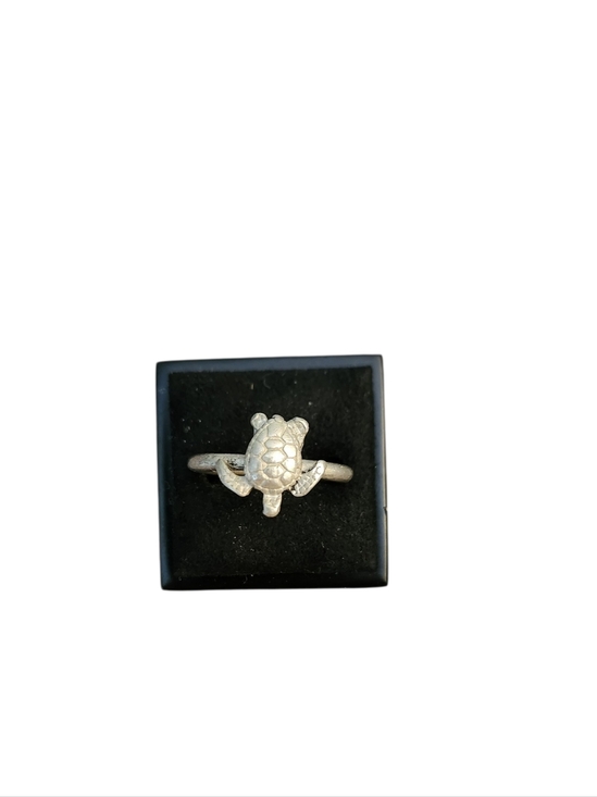 Jewelry - Size 7 Silver Toned Turtle Ring